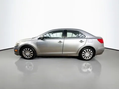 More photos of 2010 Suzuki Kizashi SE at CarLink Morristown, NJ