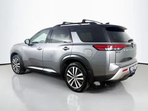 More photos of 2022 Nissan Pathfinder Platinum at CarLink Morristown, NJ