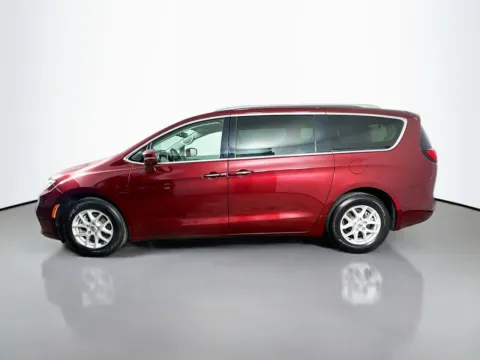More photos of 2021 Chrysler Pacifica Touring L at CarLink Morristown, NJ