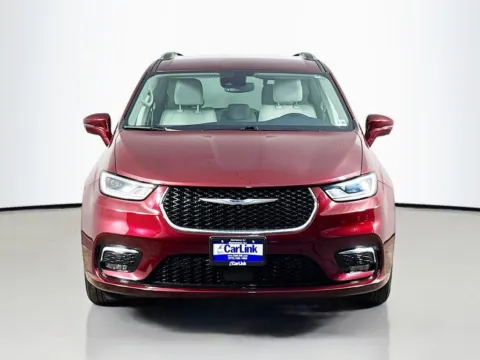 Photos of 2021 Chrysler Pacifica Touring L for sale in Morristown, NJ at CarLink Morristown
