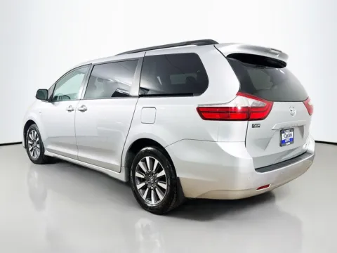 More photos of 2020 Toyota Sienna XLE at CarLink Morristown, NJ