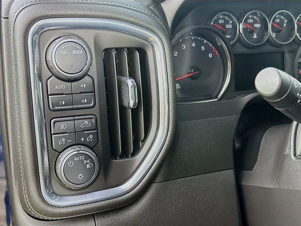 2021 Chevrolet Silverado 1500 RST - Photo 12