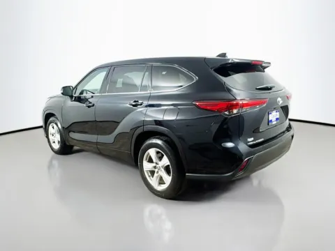 More photos of 2020 Toyota Highlander LE at CarLink Morristown, NJ