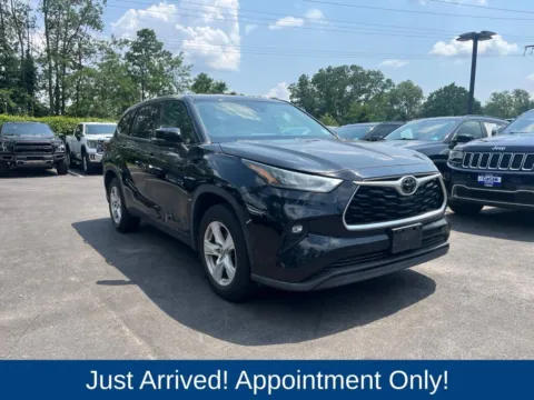 Black 2020 Toyota Highlander LE for sale in Morristown, NJ