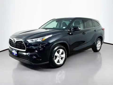 Another view of 2020 Toyota Highlander LE for sale in Morristown, NJ at CarLink Morristown