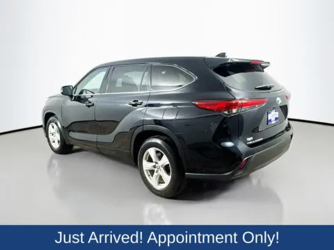 More photos of 2020 Toyota Highlander LE at CarLink Morristown, NJ
