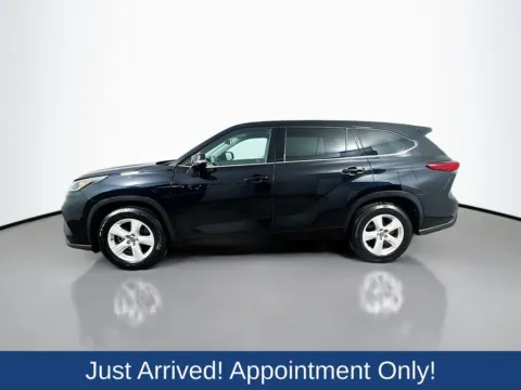 More photos of 2020 Toyota Highlander LE at CarLink Morristown, NJ