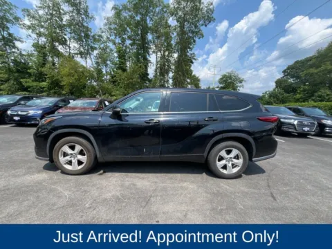 More photos of 2020 Toyota Highlander LE at CarLink Morristown, NJ