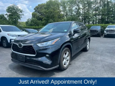 Another view of 2020 Toyota Highlander LE for sale in Morristown, NJ at CarLink Morristown