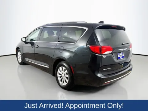 More photos of 2020 Chrysler Pacifica Touring L at CarLink Morristown, NJ