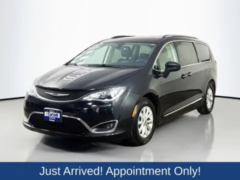 Another view of 2020 Chrysler Pacifica Touring L for sale in Morristown, NJ at CarLink Morristown
