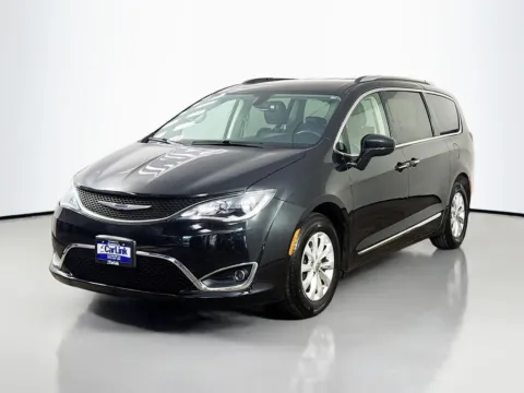 Another view of 2020 Chrysler Pacifica Touring L for sale in Morristown, NJ at CarLink Morristown