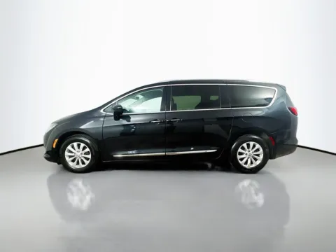 More photos of 2020 Chrysler Pacifica Touring L at CarLink Morristown, NJ