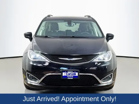 Photos of 2020 Chrysler Pacifica Touring L for sale in Morristown, NJ at CarLink Morristown
