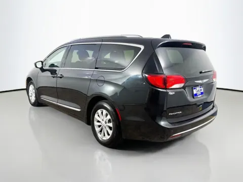 More photos of 2020 Chrysler Pacifica Touring L at CarLink Morristown, NJ