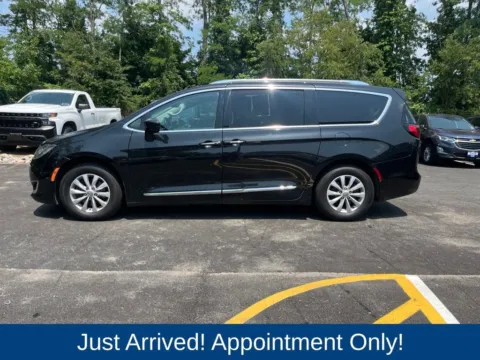 More photos of 2020 Chrysler Pacifica Touring L at CarLink Morristown, NJ