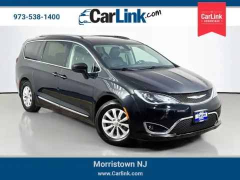 Black 2020 Chrysler Pacifica Touring L for sale in Morristown, NJ