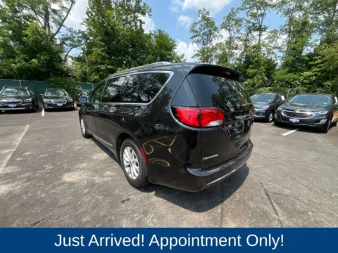 More photos of 2020 Chrysler Pacifica Touring L at CarLink Morristown, NJ