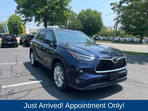 More photos of 2020 Toyota Highlander Limited at CarLink Morristown, NJ