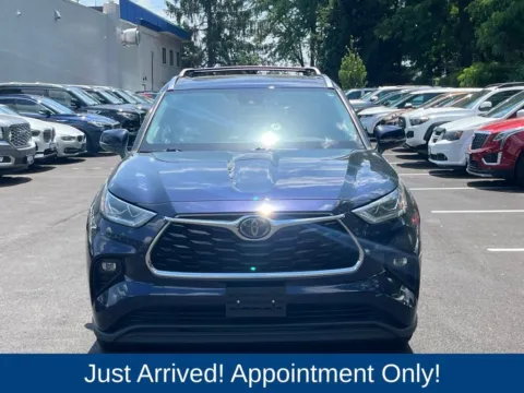 Photos of 2020 Toyota Highlander Limited for sale in Morristown, NJ at CarLink Morristown