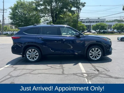More photos of 2020 Toyota Highlander Limited at CarLink Morristown, NJ