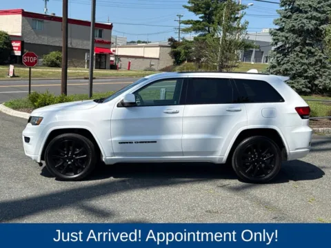 More photos of 2018 Jeep Grand Cherokee Altitude at CarLink Morristown, NJ