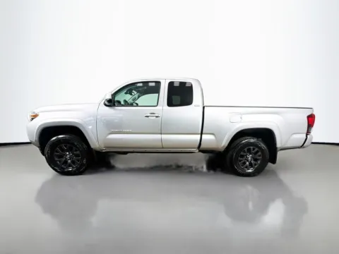 More photos of 2022 Toyota Tacoma SR5 at CarLink Morristown, NJ