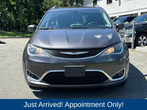 Photos of 2019 Chrysler Pacifica Touring L for sale in Morristown, NJ at CarLink Morristown