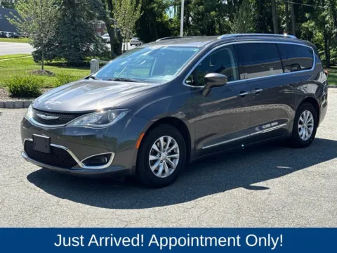 Another view of 2019 Chrysler Pacifica Touring L for sale in Morristown, NJ at CarLink Morristown