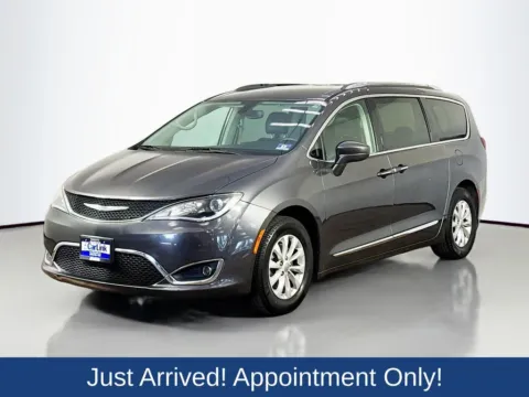 Another view of 2019 Chrysler Pacifica Touring L for sale in Morristown, NJ at CarLink Morristown