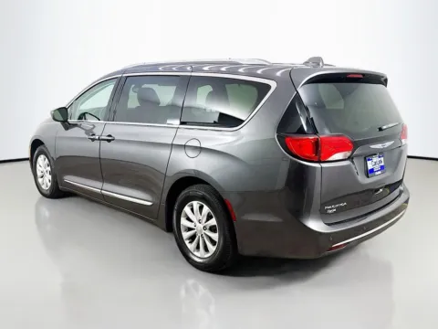 More photos of 2019 Chrysler Pacifica Touring L at CarLink Morristown, NJ