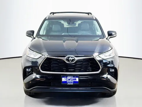 Photos of 2023 Toyota Highlander Limited for sale in Morristown, NJ at CarLink Morristown