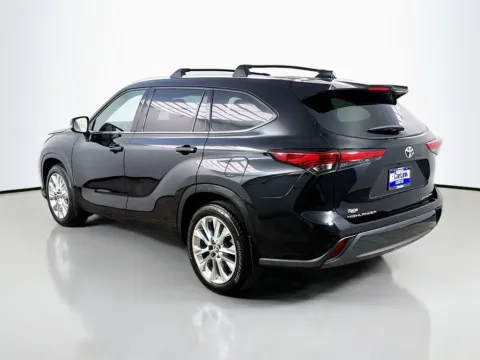 More photos of 2023 Toyota Highlander Limited at CarLink Morristown, NJ