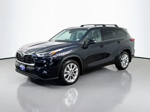 Another view of 2023 Toyota Highlander Limited for sale in Morristown, NJ at CarLink Morristown
