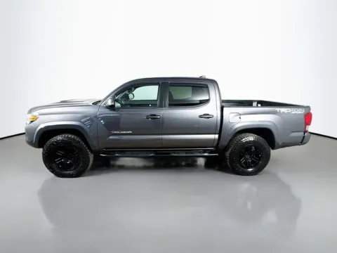 More photos of 2017 Toyota Tacoma TRD Sport at CarLink Morristown, NJ