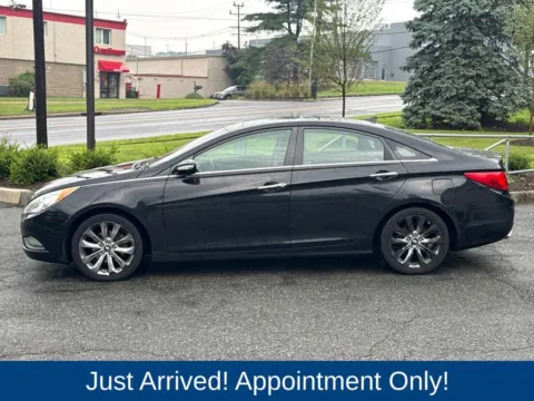 More photos of 2012 Hyundai Sonata Limited at CarLink Morristown, NJ