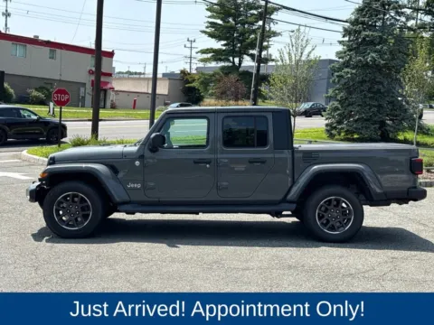More photos of 2021 Jeep Gladiator Overland at CarLink Morristown, NJ