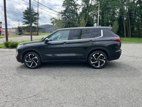 More photos of 2022 Mitsubishi Outlander SE at CarLink Morristown, NJ