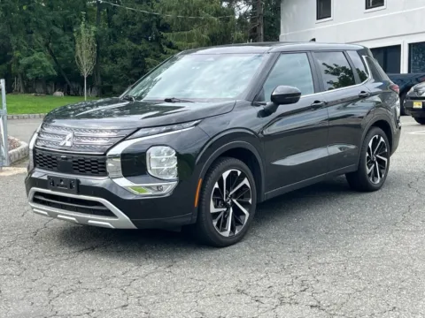 Another view of 2022 Mitsubishi Outlander SE for sale in Morristown, NJ at CarLink Morristown
