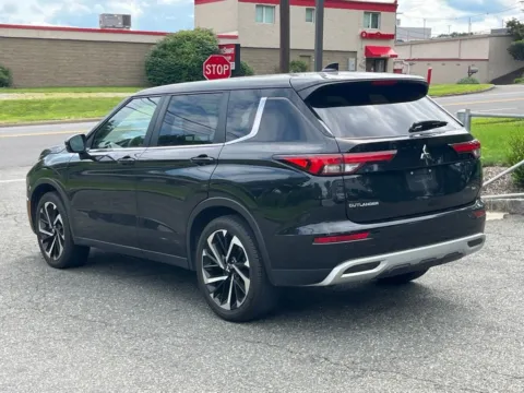 More photos of 2022 Mitsubishi Outlander SE at CarLink Morristown, NJ