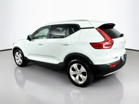 More photos of 2020 Volvo XC40 Momentum at CarLink Morristown, NJ