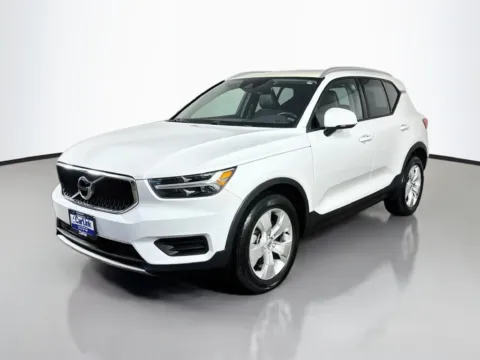 Another view of 2020 Volvo XC40 Momentum for sale in Morristown, NJ at CarLink Morristown