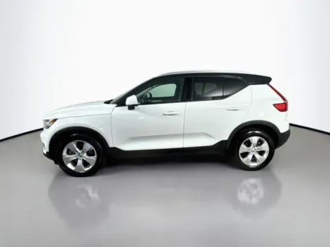 More photos of 2020 Volvo XC40 Momentum at CarLink Morristown, NJ
