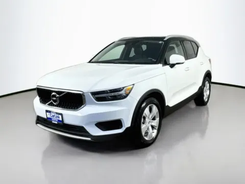 Another view of 2020 Volvo XC40 Momentum for sale in Morristown, NJ at CarLink Morristown