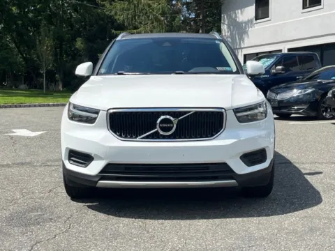 Photos of 2020 Volvo XC40 Momentum for sale in Morristown, NJ at CarLink Morristown