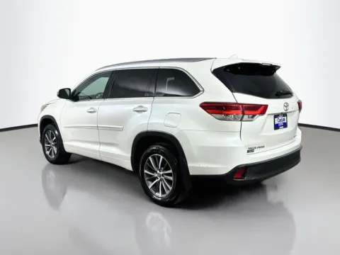 More photos of 2018 Toyota Highlander XLE at CarLink Morristown, NJ