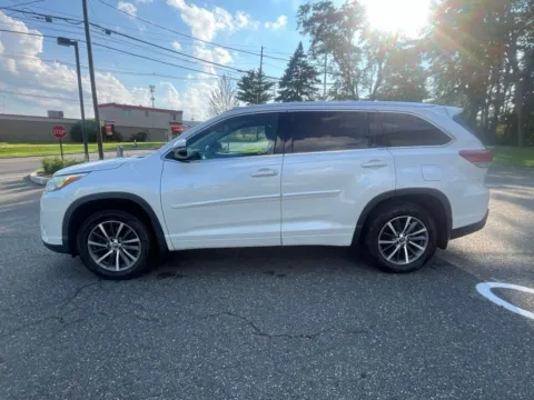 More photos of 2018 Toyota Highlander XLE at CarLink Morristown, NJ