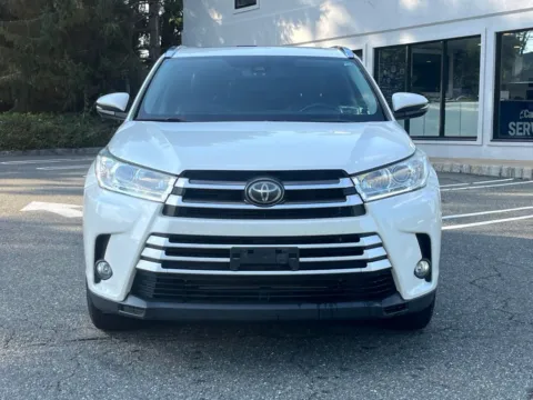 Photos of 2018 Toyota Highlander XLE for sale in Morristown, NJ at CarLink Morristown