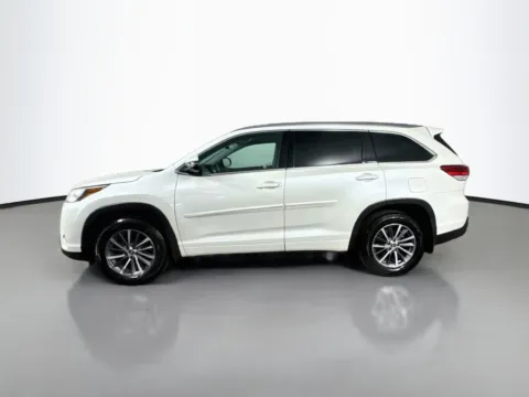 More photos of 2018 Toyota Highlander XLE at CarLink Morristown, NJ