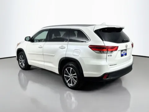 More photos of 2018 Toyota Highlander XLE at CarLink Morristown, NJ